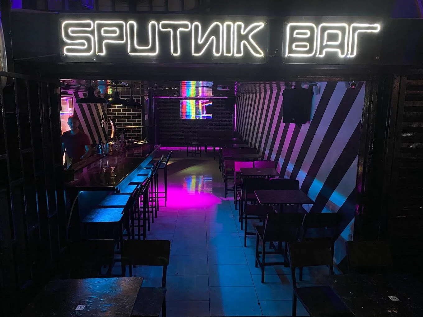Sputnik Bar-9739