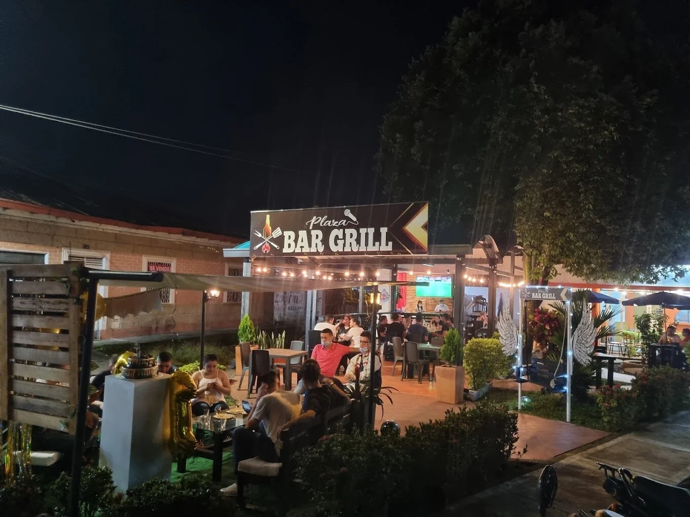 Bar-plaza-grill-33198