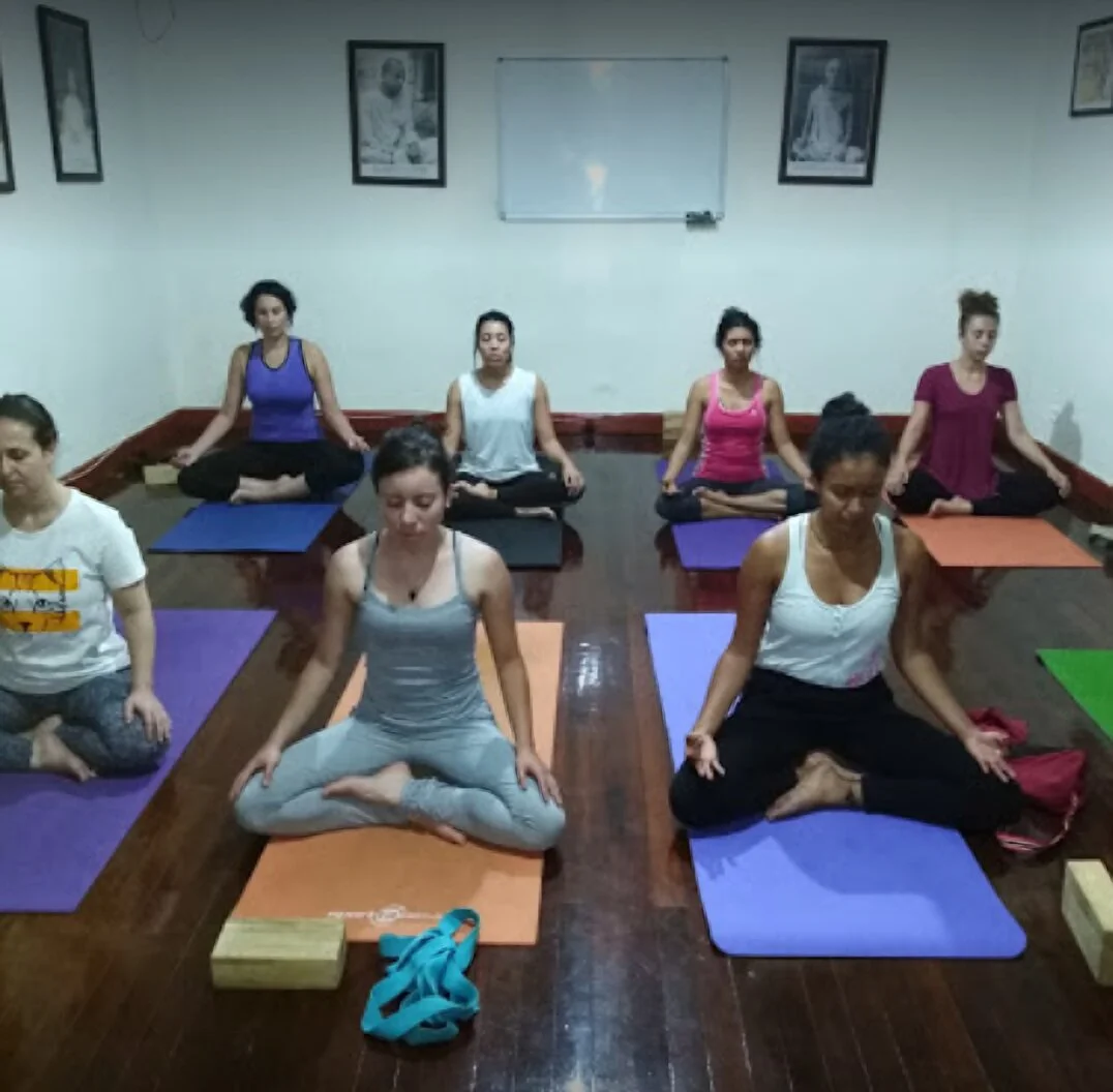 Yoga-govindas-escuela-de-yoga-medellin-6763