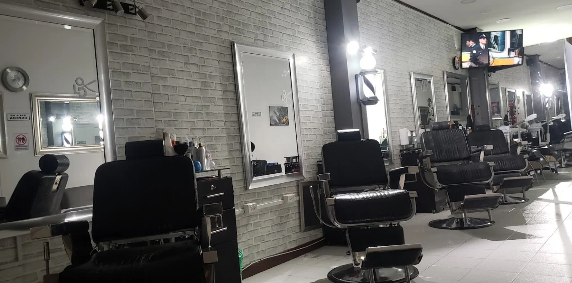 Peluquería ㅤ-hair-salon-peluqueria-y-barberia-8984